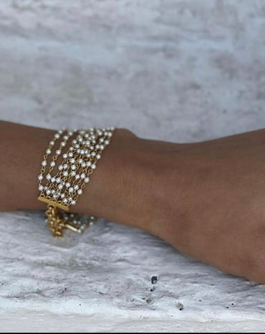 Pearl strings bracelet